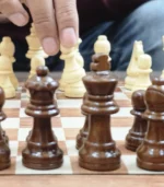 Premium Handcrafted Sheesham Wood Magnetic Folding Chess Set - Image 4